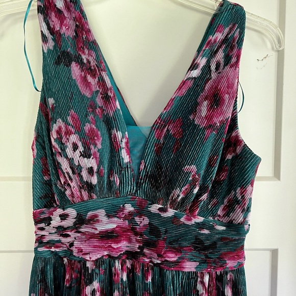 Nightway Floral-Print Pleated Gown Size 12 - Picture 7 of 9